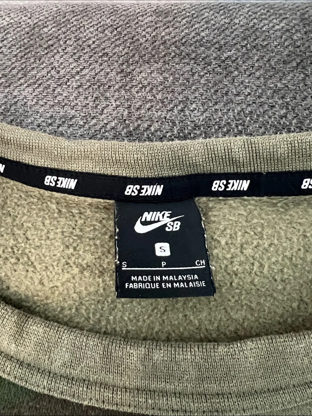 Nike Men's Green Camo Crewneck Sweatshirt